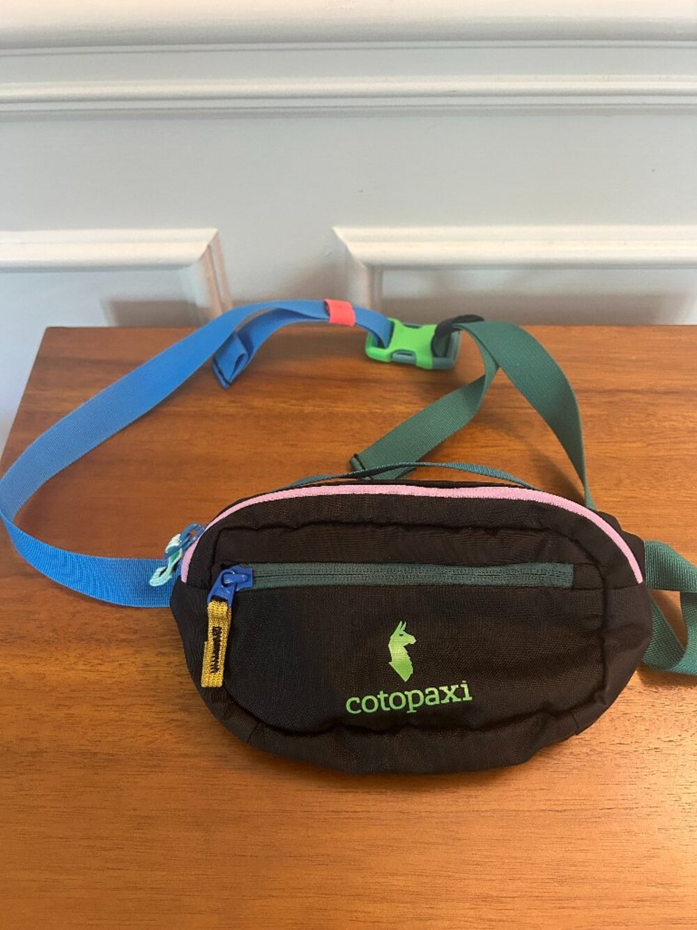 Cotopaxi Kapai Del Dia Dark Sling Crossbody Bag | colorblock cute and functional
